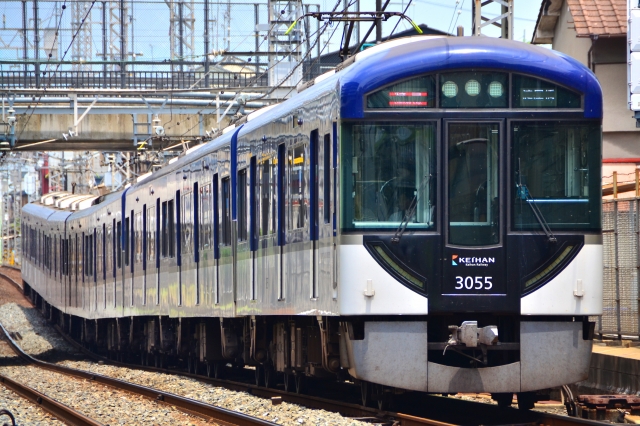 Keihan 3000 series train to which "Premium Car" will be newly connected