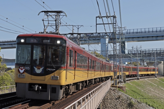 Keihan 8000 series train, which is popular for its special seat-designated vehicle "Premium Car"