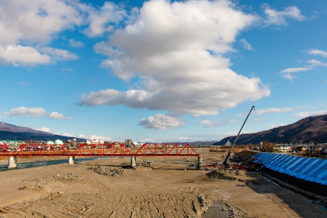 The Chikuma River Bridge on the Ueda Electric Railway Bessho Line, which is recovering its original appearance due to restoration work