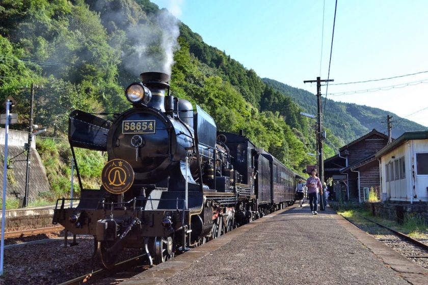 JR Kyushu "SL Hitoyoshi" steam locomotive No. 58654 at Sakamoto Station - used for "SL Kimetsu no Yaiba" ©Katsumi