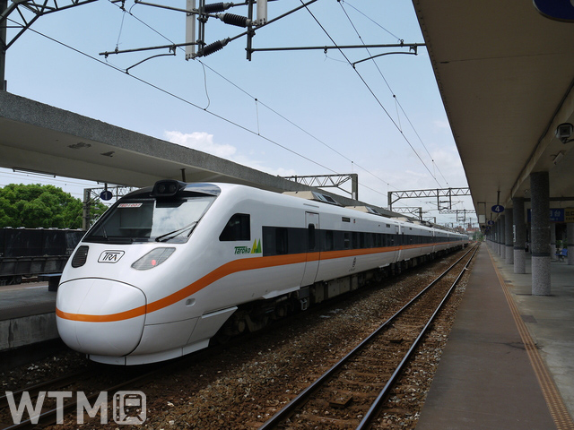 Taiwan Railways TEMU1000 type train used for "Taroko" Express (伯耆守/PIXTA)