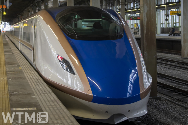 JR East E7 series at Echigo-Yuzawa Station on the Joetsu Shinkansen (Harusz/PhotoAC)