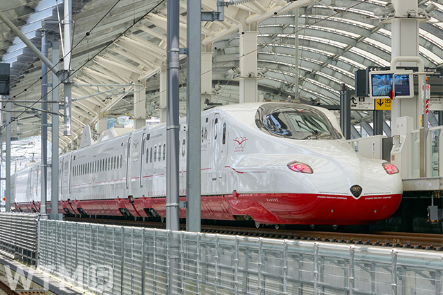 JR Kyushu "KAMOME" N700S series test run train stopping at Nagasaki Stationon the Nishi Kyushu Shinkansen (トラムーる/PhotoAC)