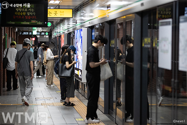 Midnight service resumes for the first time in two years on Seoul Subway Line 2 (Image by: Seoul City)