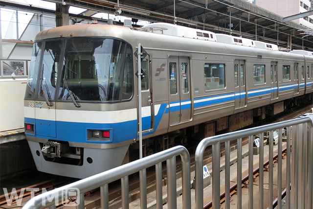 Fukuoka City Transportation Bureau type 2000 EMU on the Subway Airport and Hakozaki lines (そいそいん/PhotoAC)