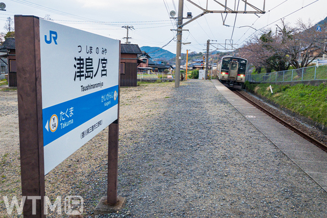 JR Shikoku 7200 series EMU arriving at Tsushimanomiya Station (db_cheeky/PIXTA)