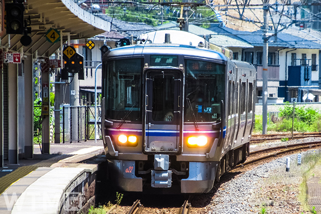 JR West 521 series EMU operated on the Hokuriku Line, which will be separated from management due to the opening of the Shinkansen extension (nozomi500/photoAC)