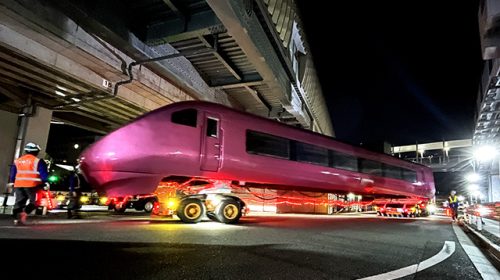 The former express "Thunderbird" train, which will be used as a permanent restaurant called "FUTURE TRAIN" on the abandoned railway line, is being transported by land (provided by JR West Japan)