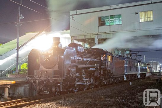 Chichibu Railway's "SL Paleo Express" C58363 locomotive entering Gyoda City Station for a test run (Courtesy of Chichibu Railway)