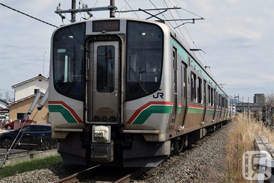 JR East E721 series EMU operating on the Ban'etsu West Line and other lines (Katsumi Yokoyama)