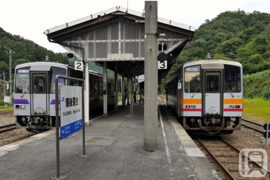 JR West Kiha 120 series diesel railcars operating on the Geibi Line and other lines (旅人フミオ/PhotoAC)
