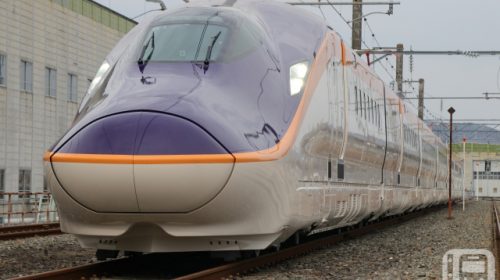 JR East E8 series EMU running on the Yamagata Shinkansen (りきー/PhotoAC)