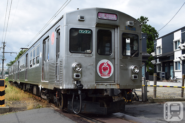 Konan Railway 7000 series EMU operating on the Owani Line (Katsumi Yokoyama)
