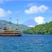 The Hakone pirate ship "Victory" cruising around Lake Ashi (Photo courtesy of Odakyu Hakone)