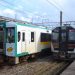 JR East Kiha 110 series diesel railcar (left) operating on the Rikuu West Line and JR East GV-E400 series diesel railcar operating on the Uetsu Main Line (Katsumi Yokoyama/photographed October 2021)